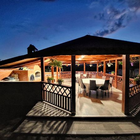 Hotel Conacul Lui Bulica Novaci-Străini Exterior foto