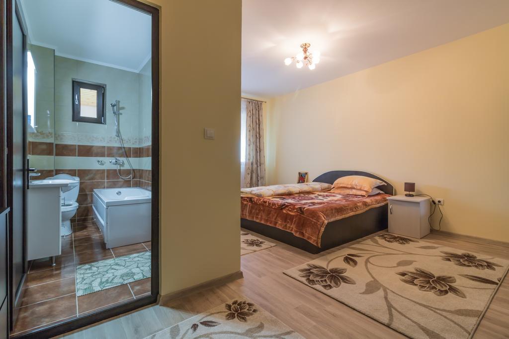Hotel Conacul Lui Bulica Novaci-Străini Exterior foto
