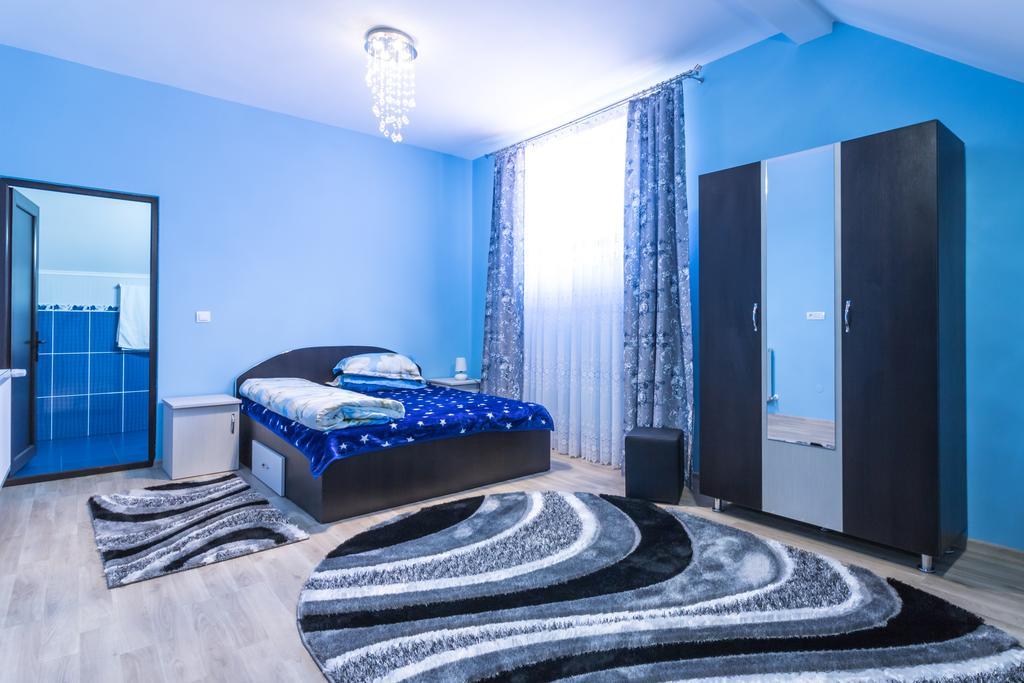 Hotel Conacul Lui Bulica Novaci-Străini Exterior foto