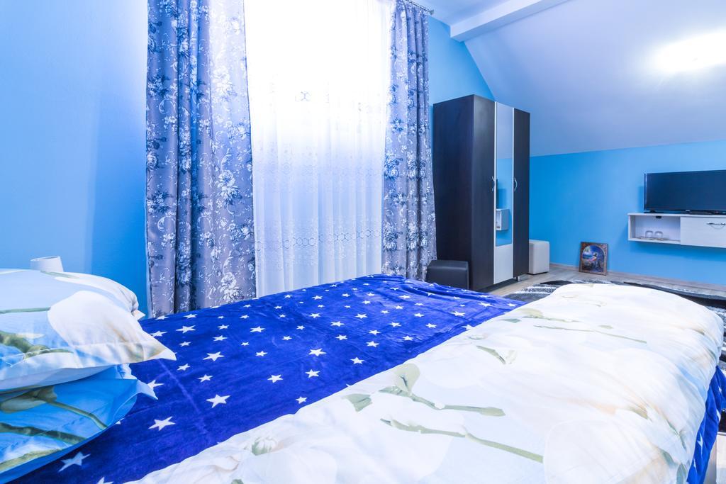 Hotel Conacul Lui Bulica Novaci-Străini Exterior foto
